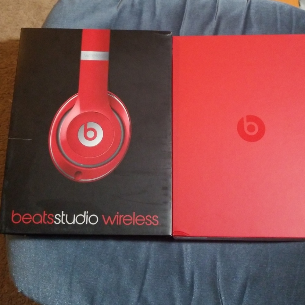 Beats Remastered Studio Wireless Red